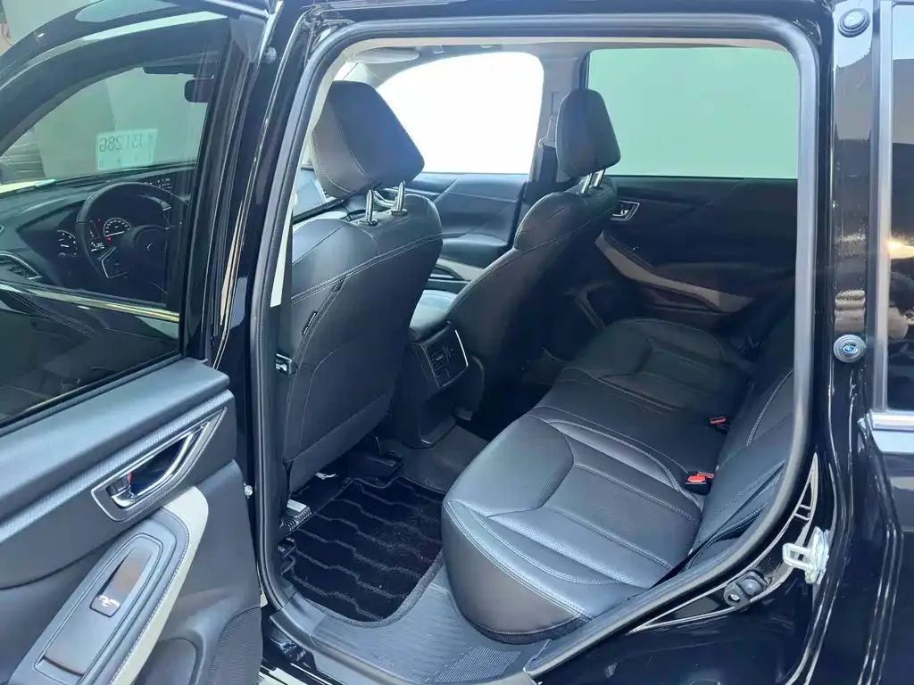 Subaru Forester 2023 из CN, фото 5