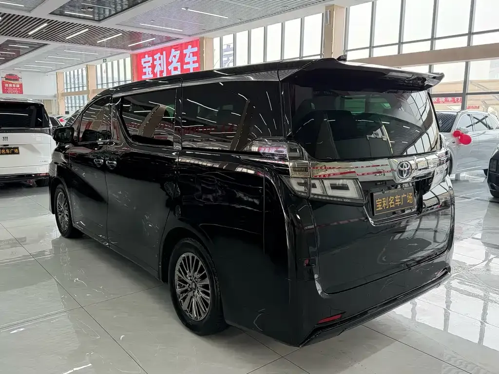 Toyota Vellfire — фото 10