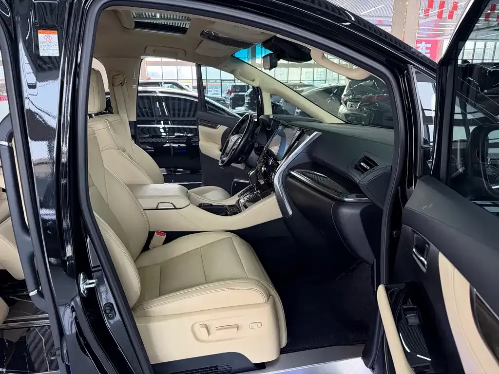 Toyota Vellfire — фото 4