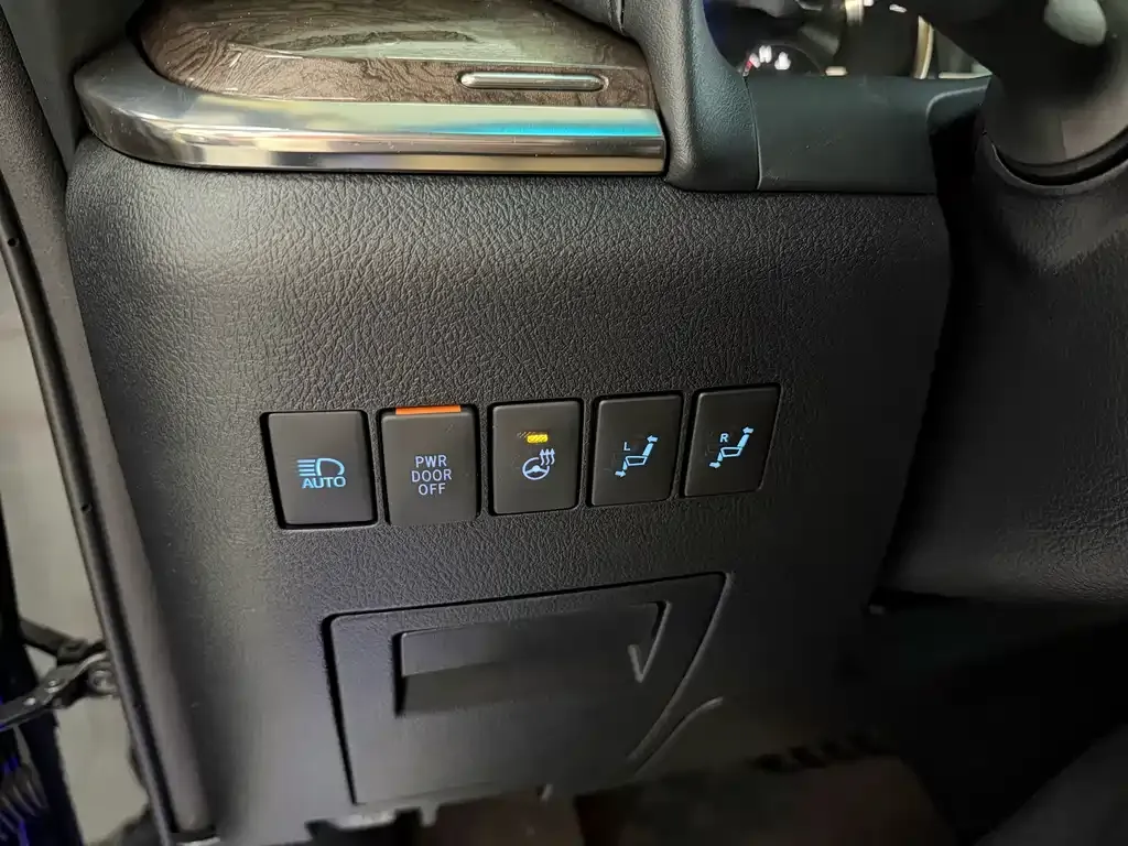 Toyota Vellfire — фото 5