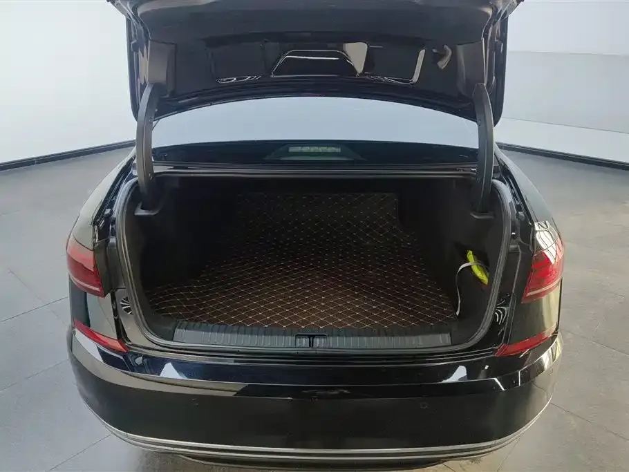 Volkswagen Passat — фото 10