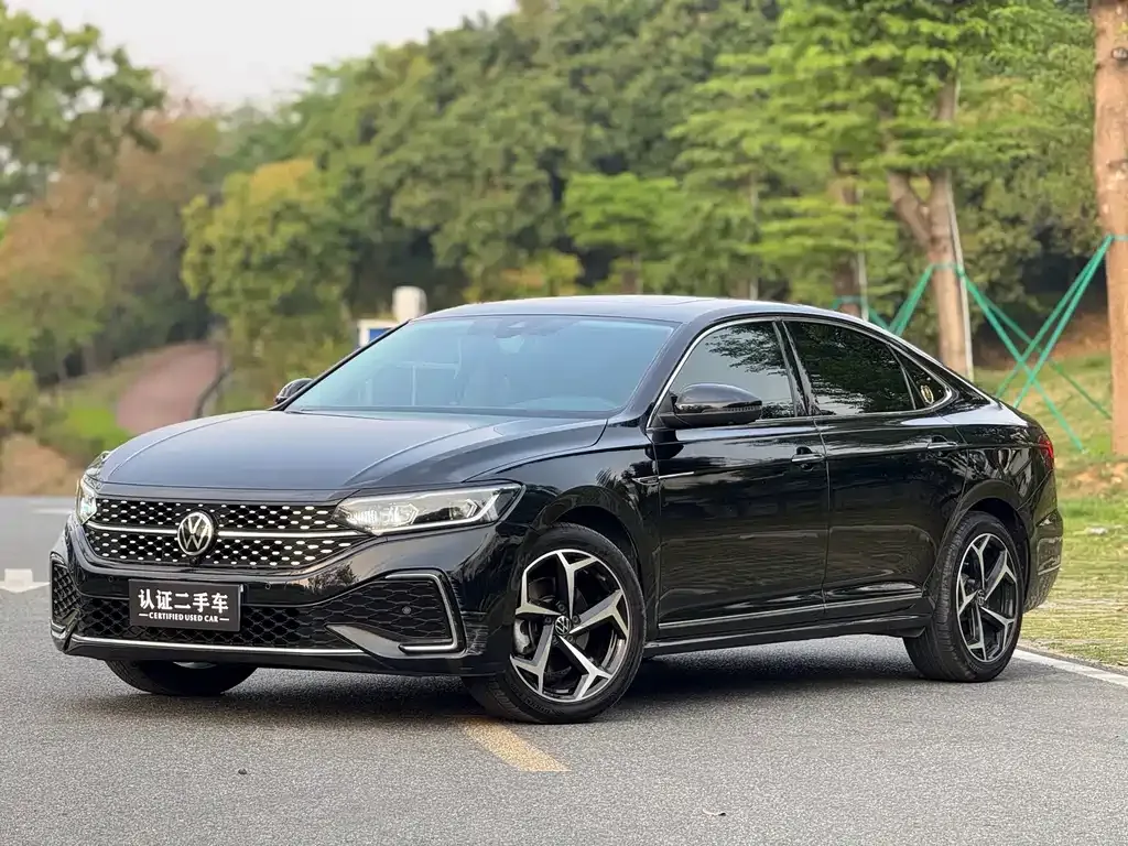 Volkswagen Passat — фото 1