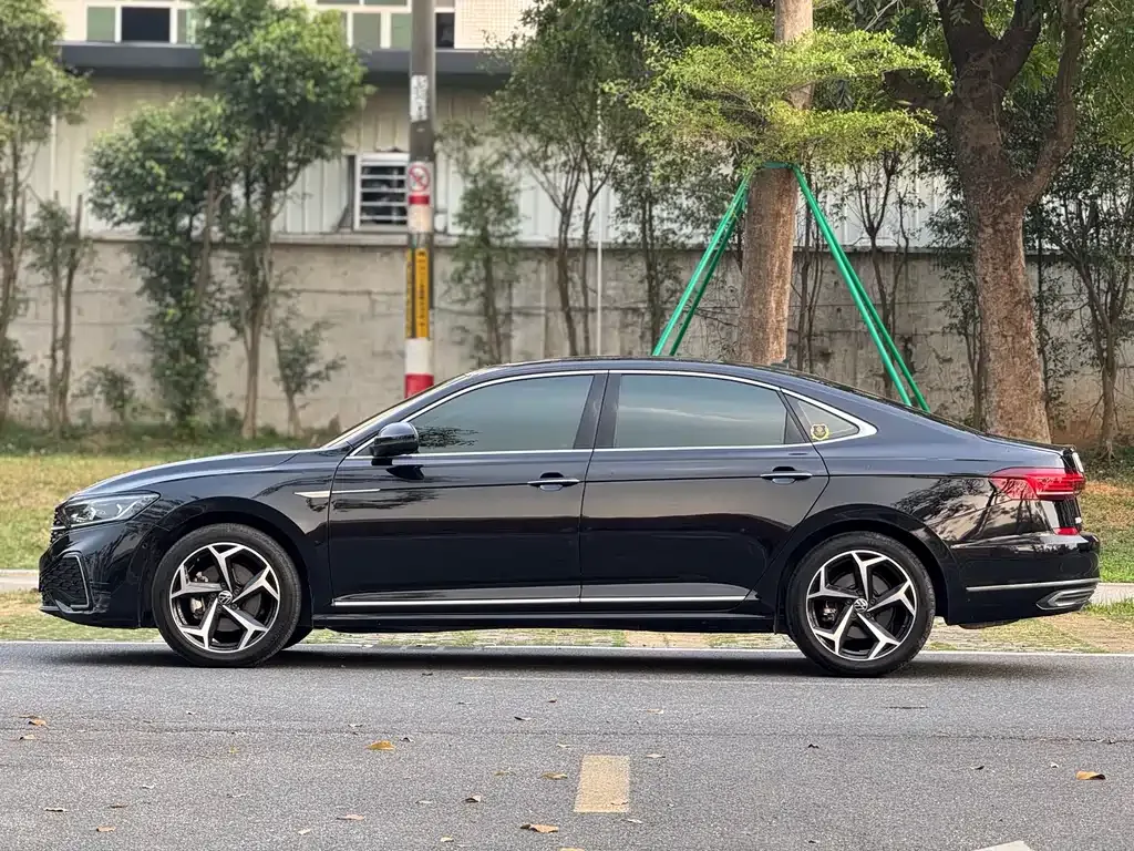 Volkswagen Passat — фото 8