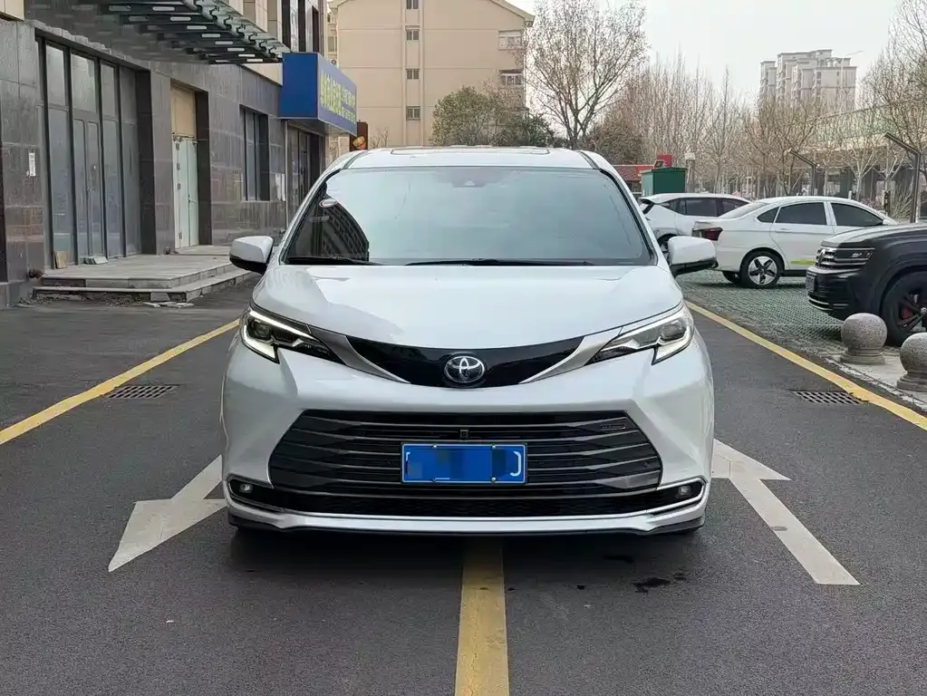 Toyota Sienna 2024 из CN, фото 9