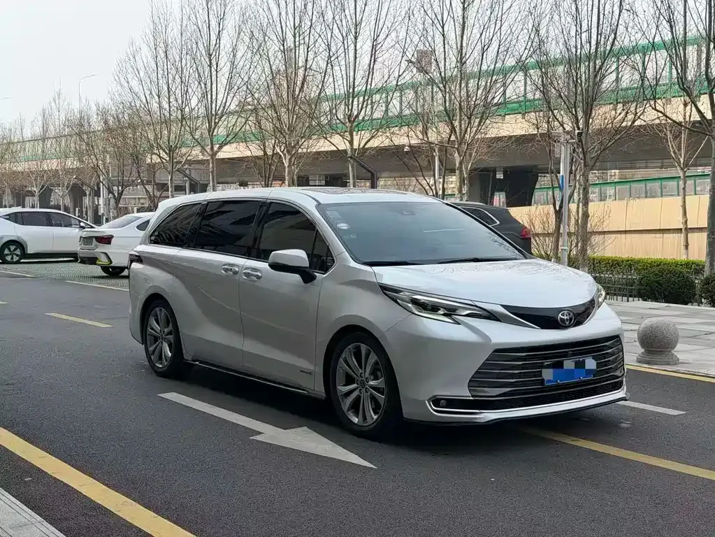 Toyota Sienna 2024 из CN, фото 8