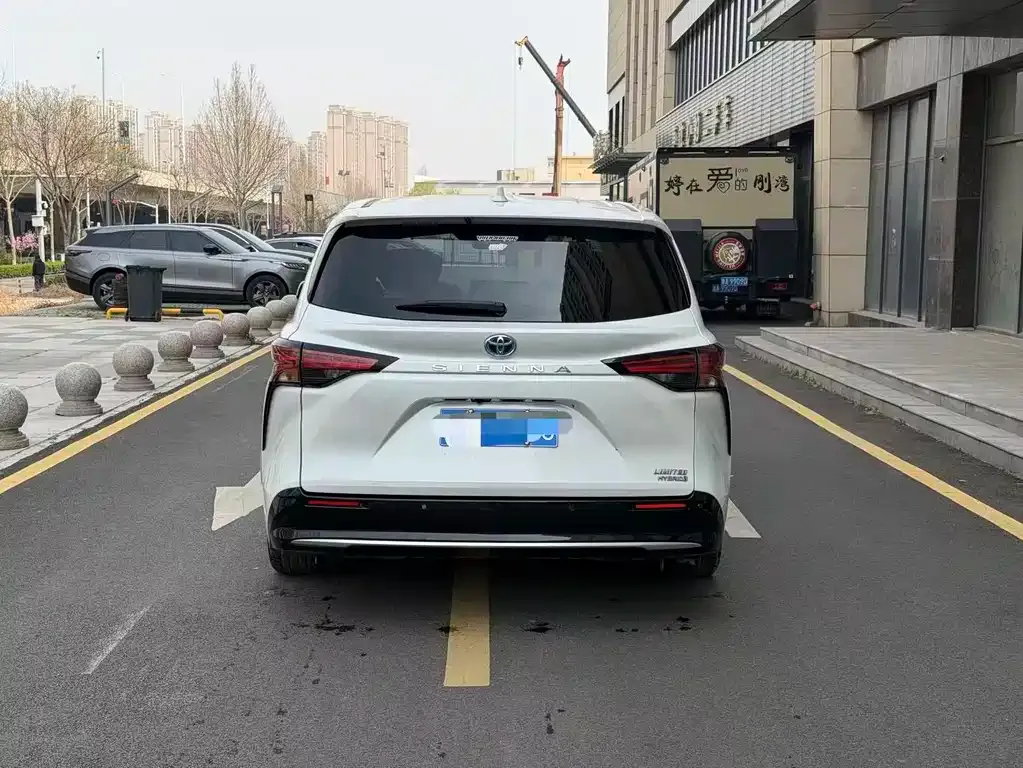 Toyota Sienna 2024 из CN, фото 3