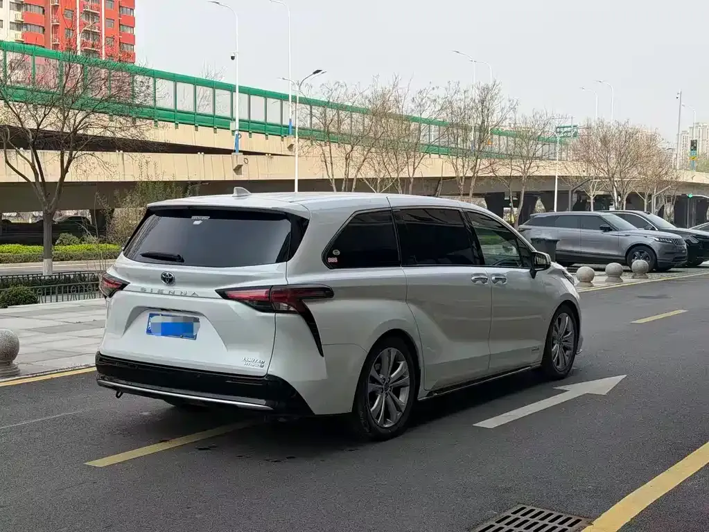 Toyota Sienna 2024 из CN, фото 6
