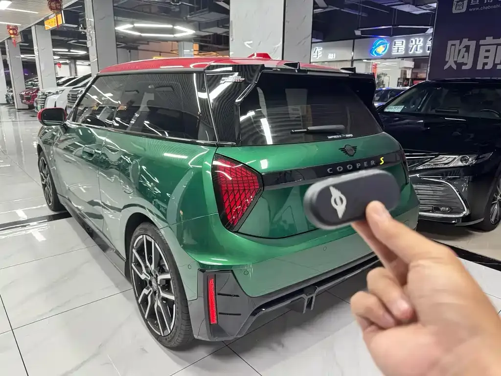 MINI Cooper EV 2024 из CN, фото 3