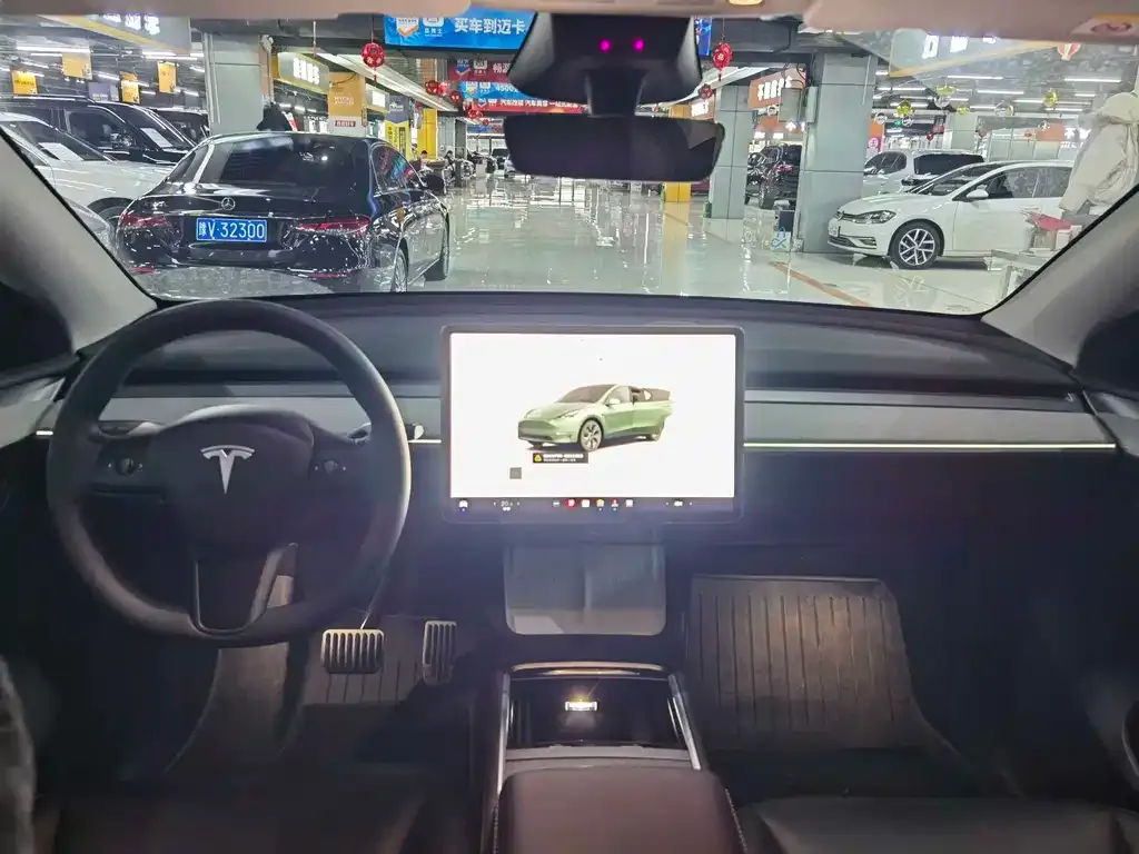 Tesla Model Y — фото 8