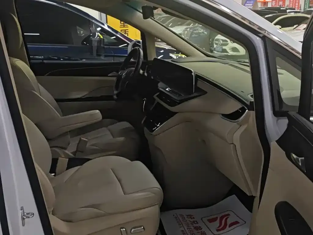 Buick GL8 2022 из CN, фото 6