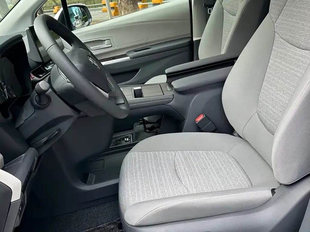 Toyota Sienna 2026 из CN, фото 3