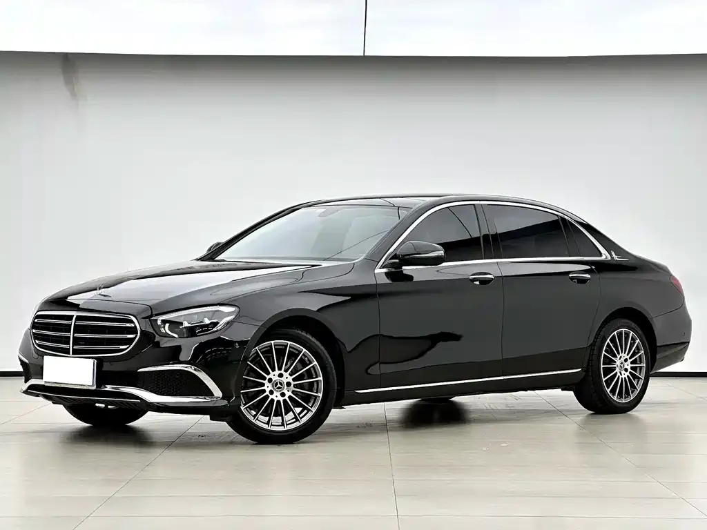 Mercedes-Benz E-Class — фото 1