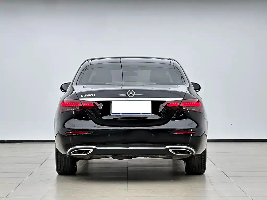 Mercedes-Benz E-Class — фото 7