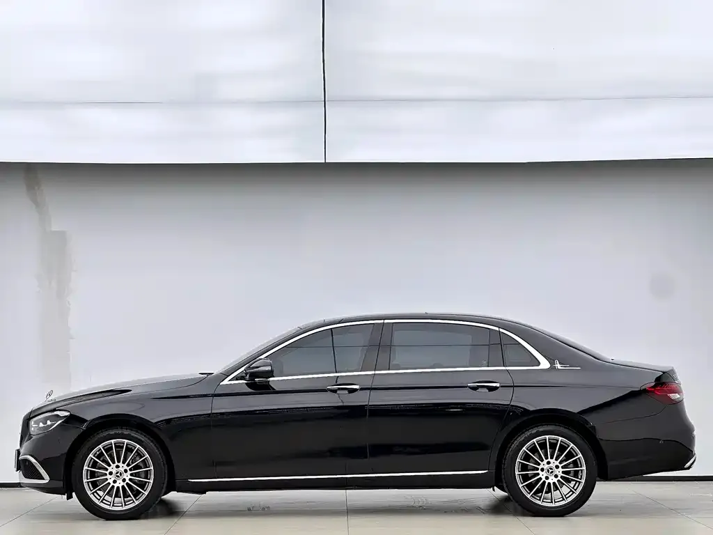Mercedes-Benz E-Class — фото 2