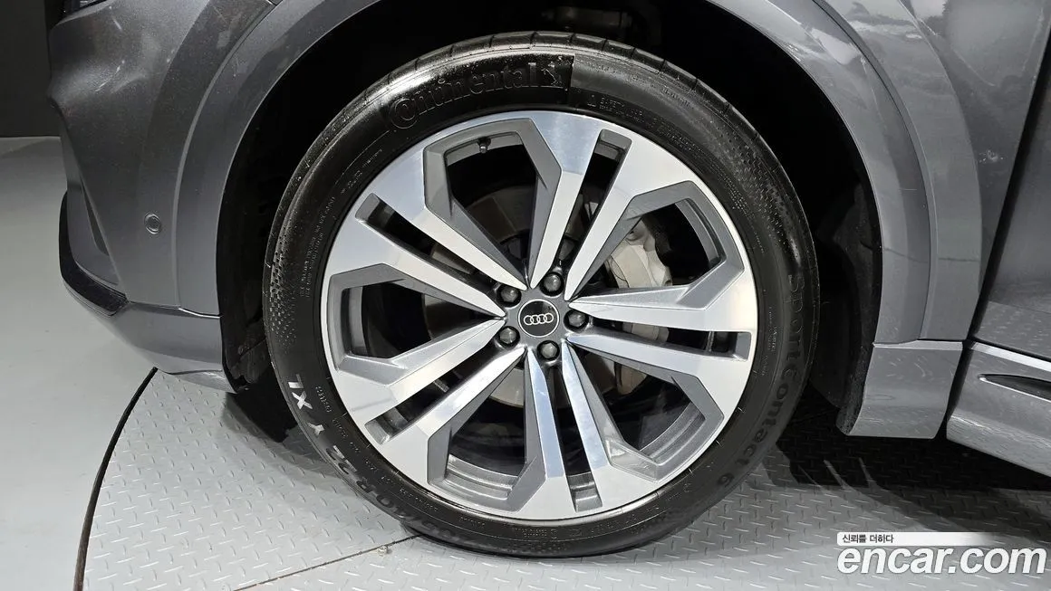 Audi Q8 2023 из KR, фото 7