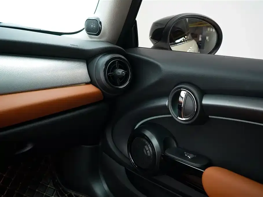 MINI Cooper (3-door) 2023 из CN, фото 2