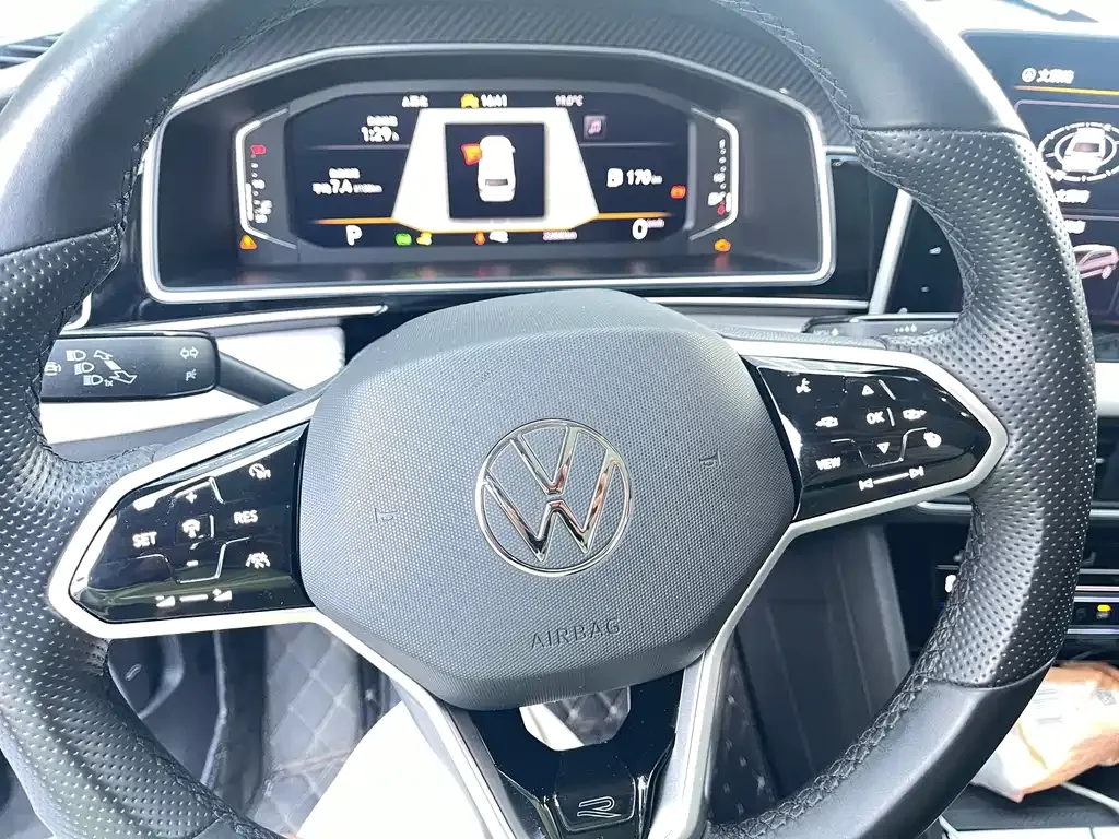 Volkswagen Tiguan L 2022 из CN, фото 3