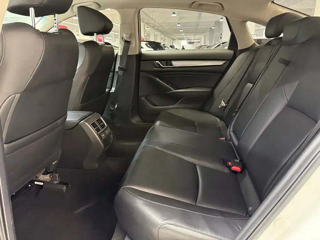 Honda Accord — фото 6