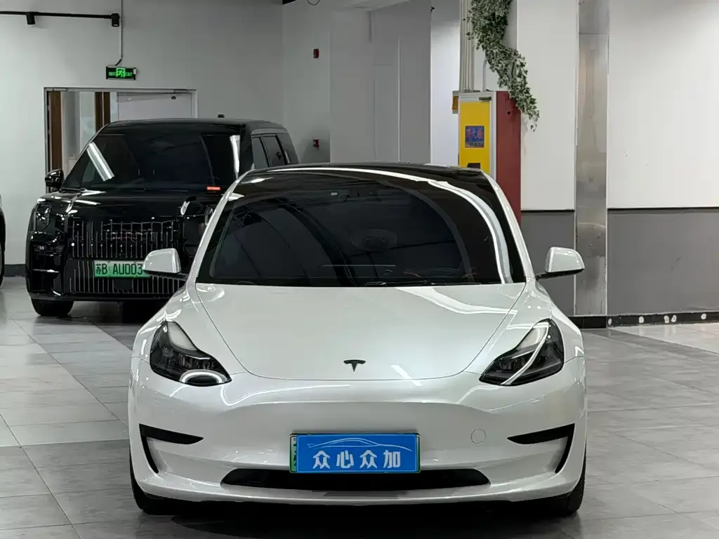 Tesla Model 3 — фото 9