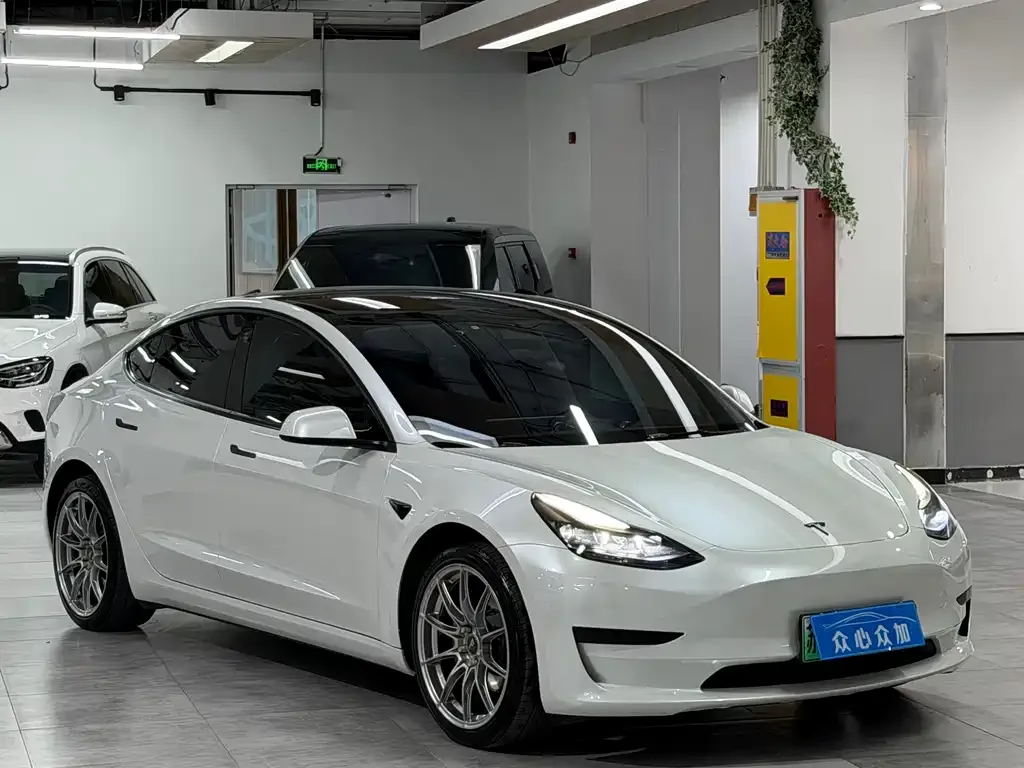 Tesla Model 3 — фото 4
