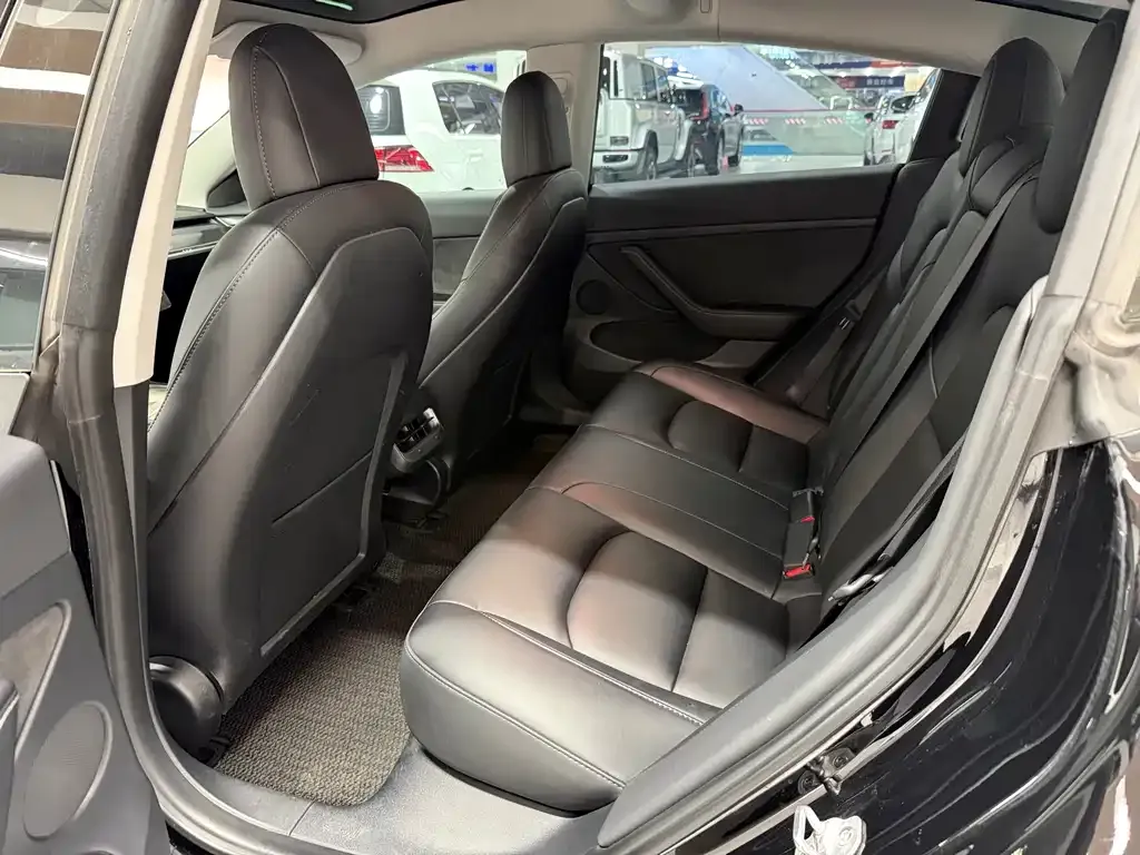 Tesla Model 3 — фото 10
