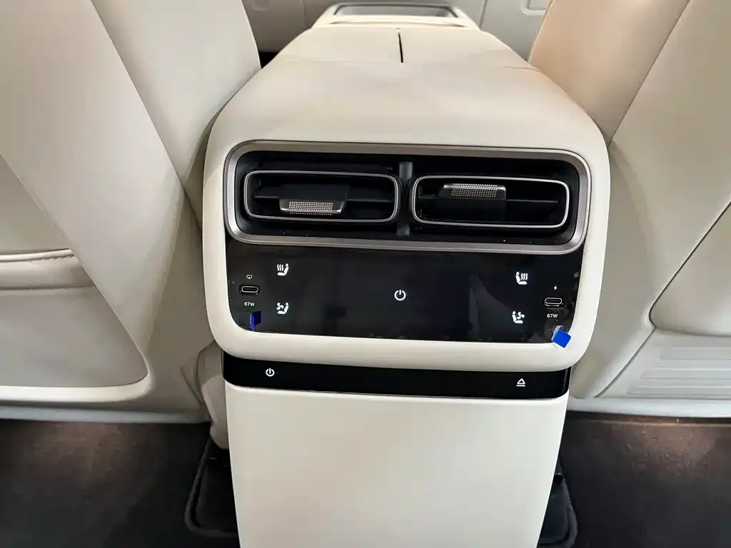 Li Auto i6 — фото 3