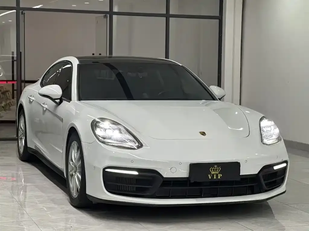 Porsche Panamera — фото 1