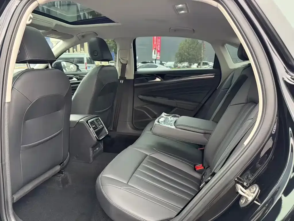 Volkswagen Passat 2024 из CN, фото 5