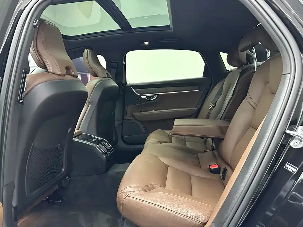 Volvo S90 — фото 10