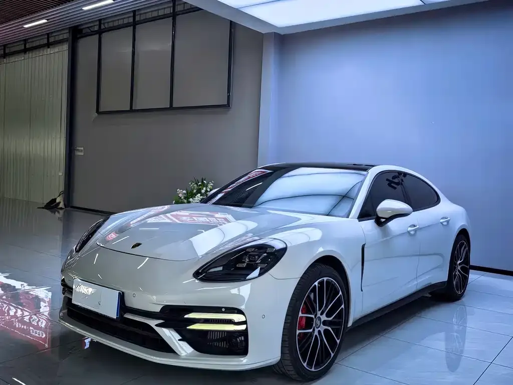 Porsche Panamera — фото 1