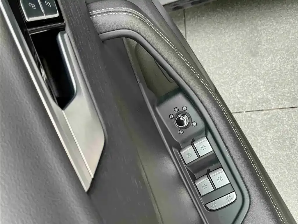 Audi A4L 2024 из CN, фото 2