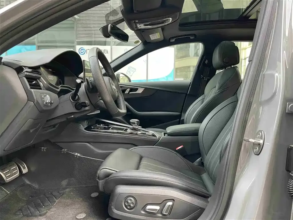 Audi A4L 2024 из CN, фото 7