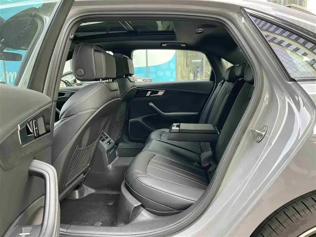 Audi A4L 2024 из CN, фото 10