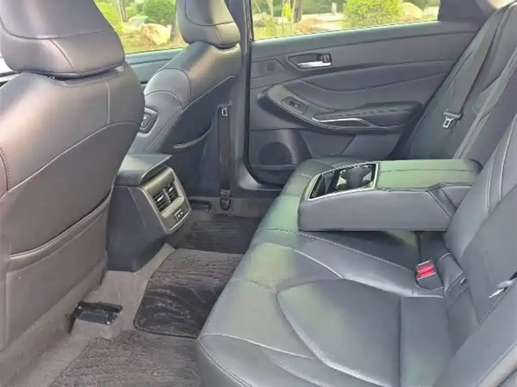 Toyota Avalon 2023 из CN, фото 2