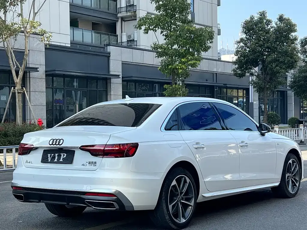 Audi A4L 2022 из CN, фото 9