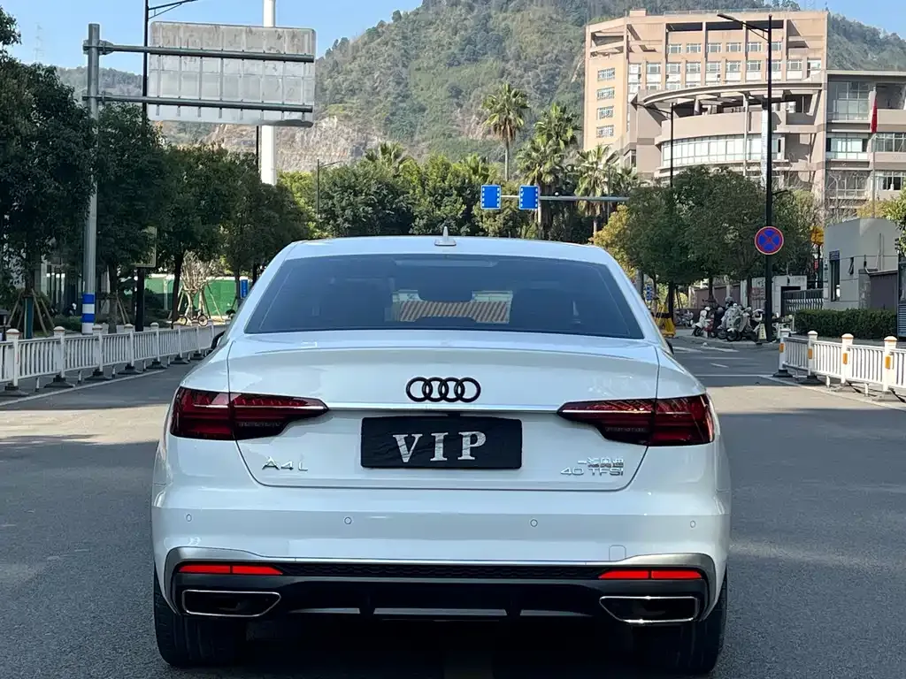 Audi A4L 2022 из CN, фото 8