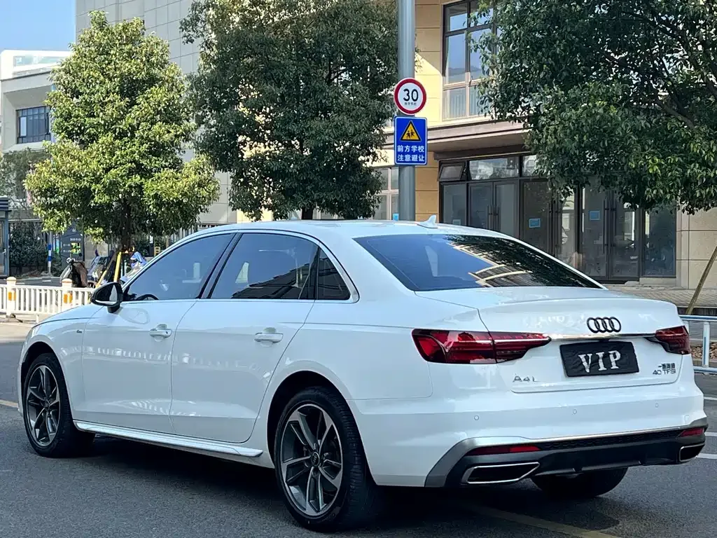 Audi A4L 2022 из CN, фото 10