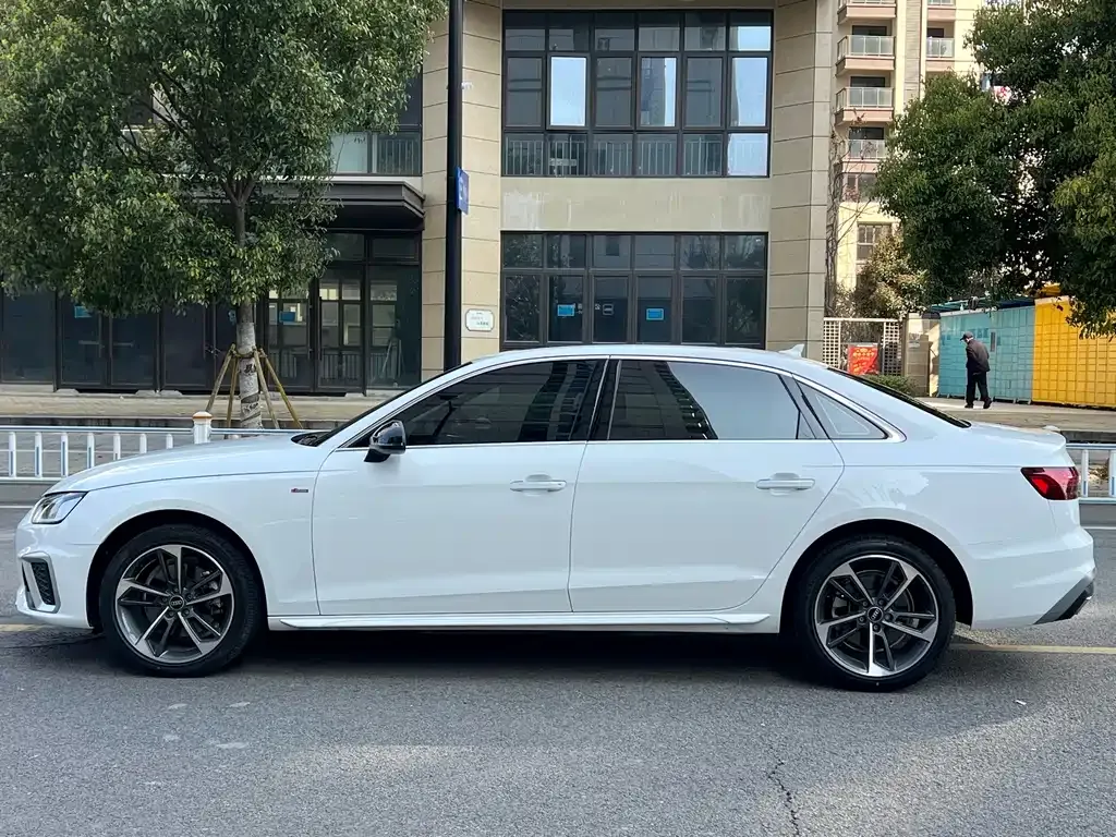 Audi A4L 2022 из CN, фото 6