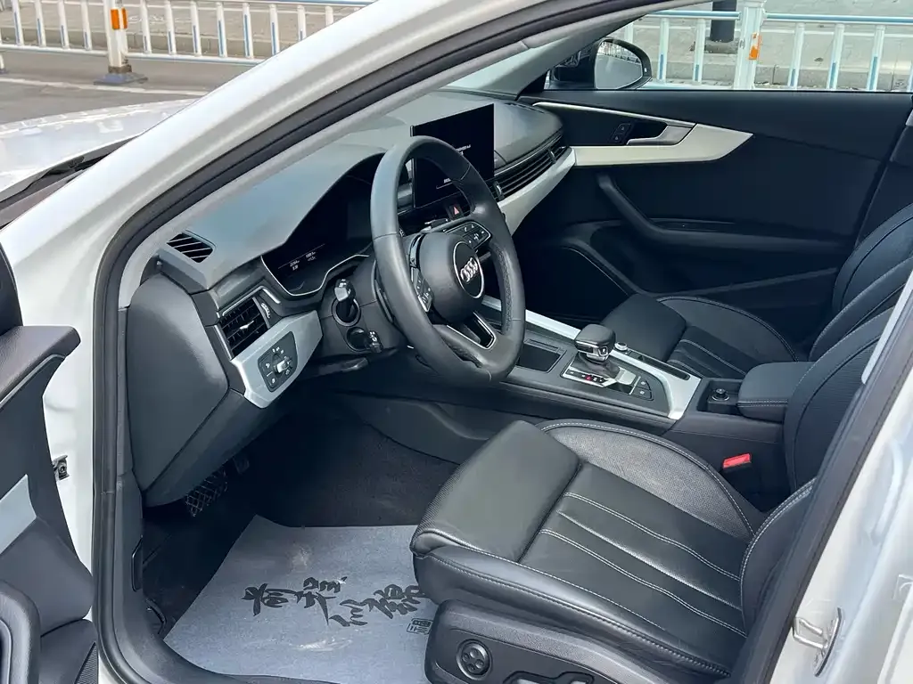 Audi A4L 2022 из CN, фото 4