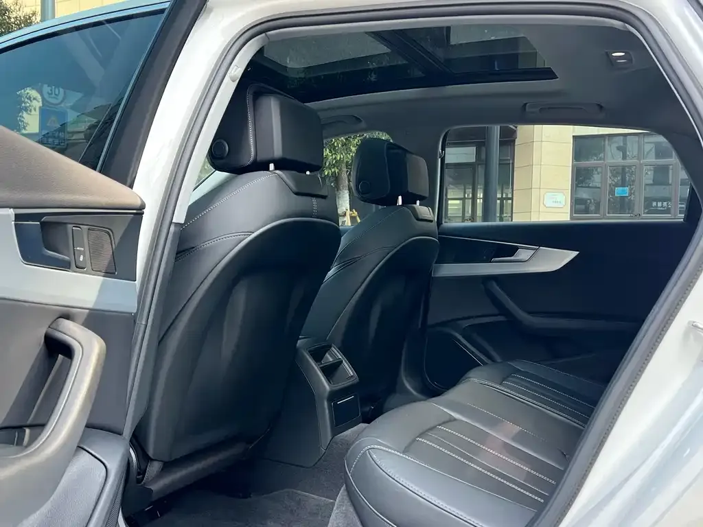 Audi A4L 2022 из CN, фото 2