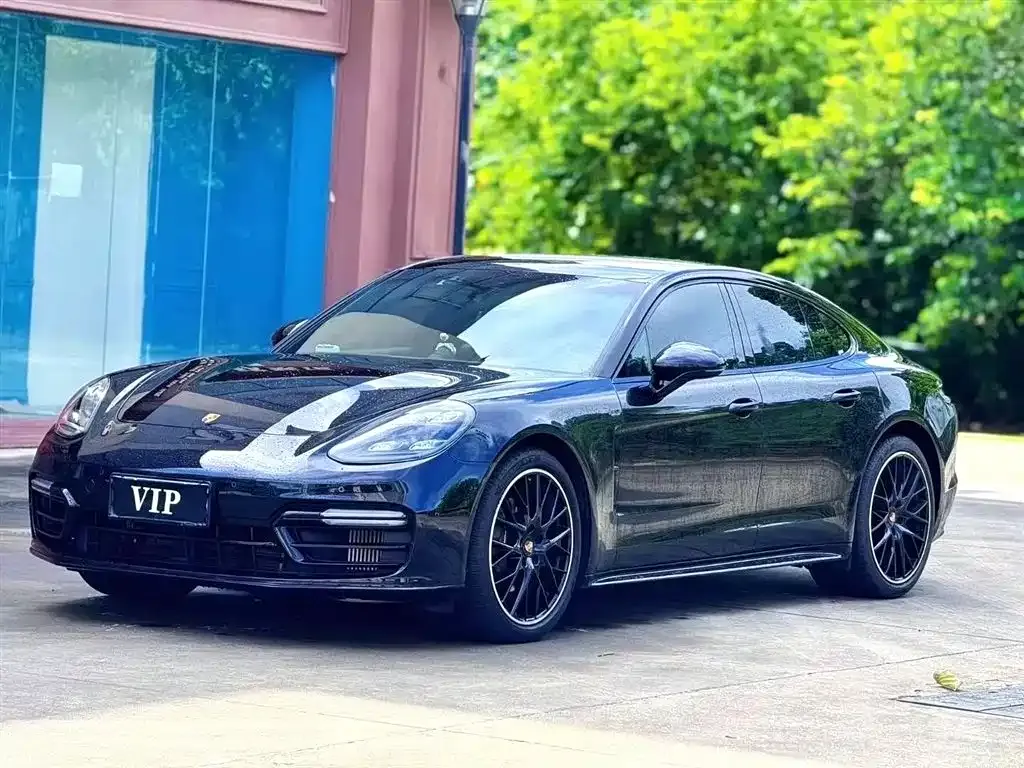 Porsche Panamera — фото 1