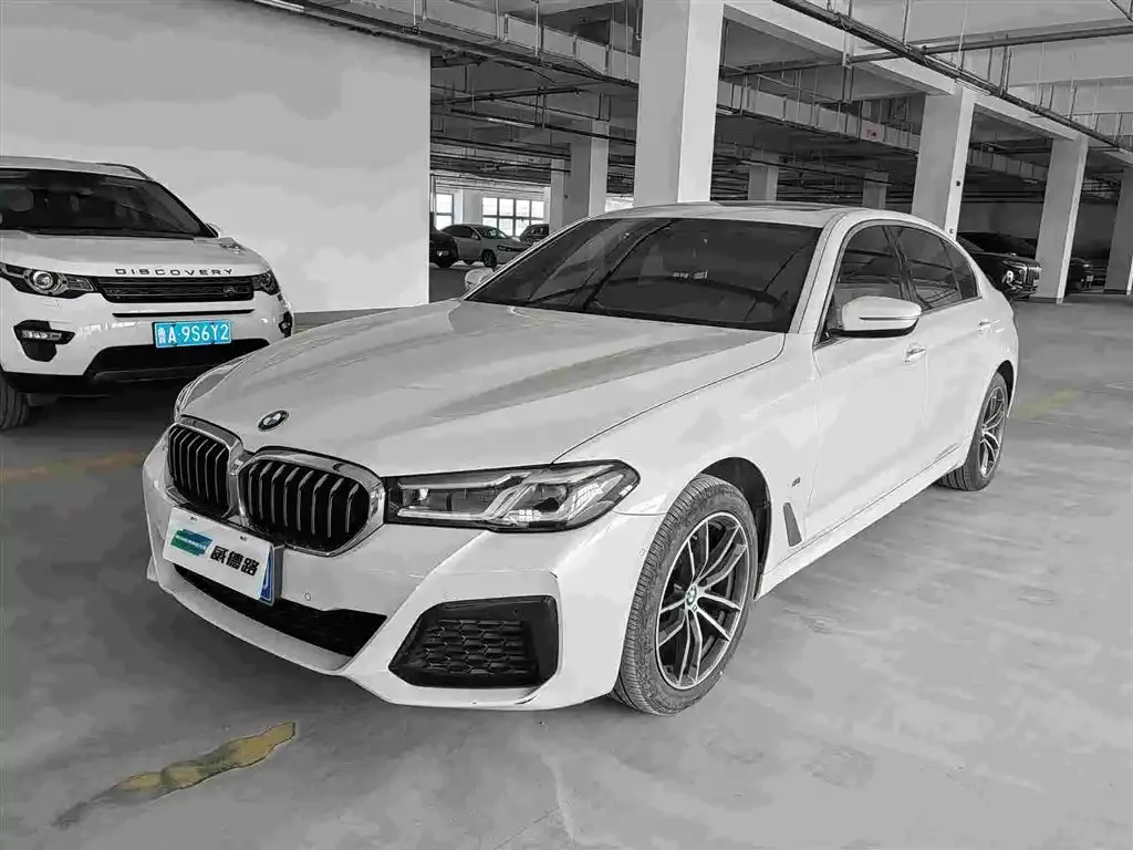 BMW 5 Series — фото 1