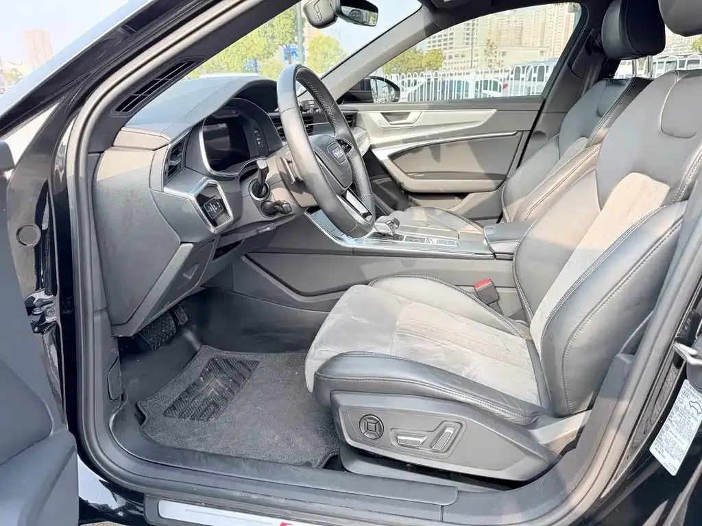 Audi A6L 2023 из CN, фото 10