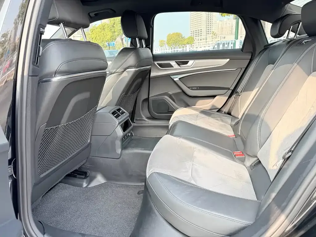 Audi A6L 2023 из CN, фото 4