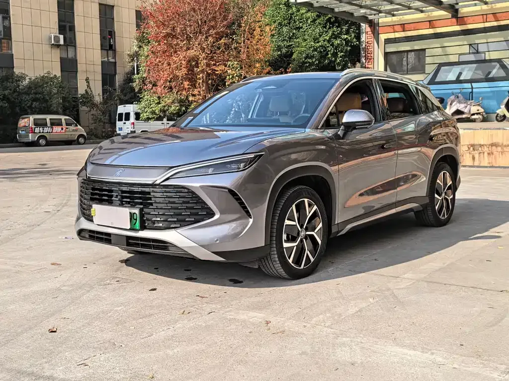 BYD L DM-i — фото 1