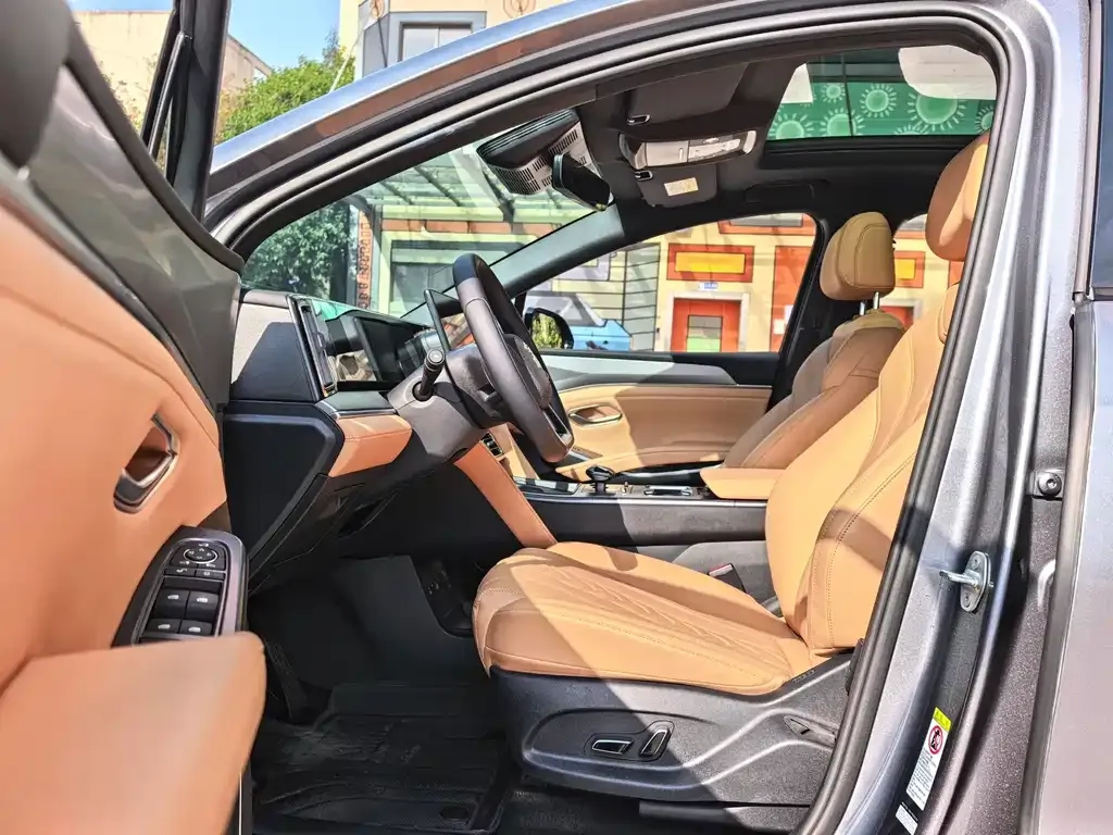 BYD L DM-i — фото 10