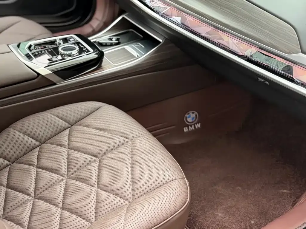 BMW 7 Series — фото 8