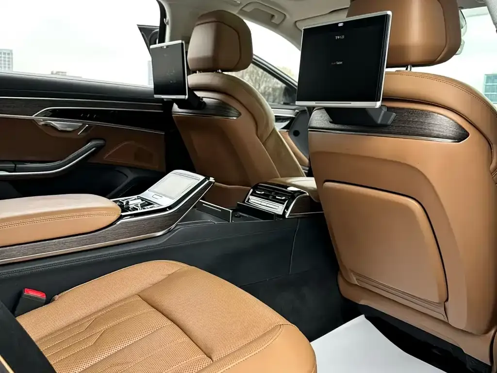 Audi A8 2022 из CN, фото 2