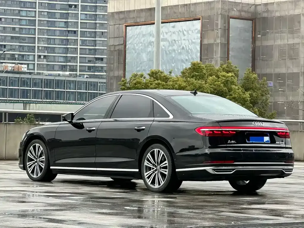 Audi A8 2022 из CN, фото 8