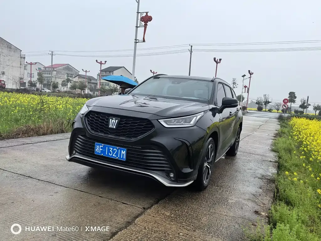 Toyota Crown Kluger 2023 из CN, фото 1